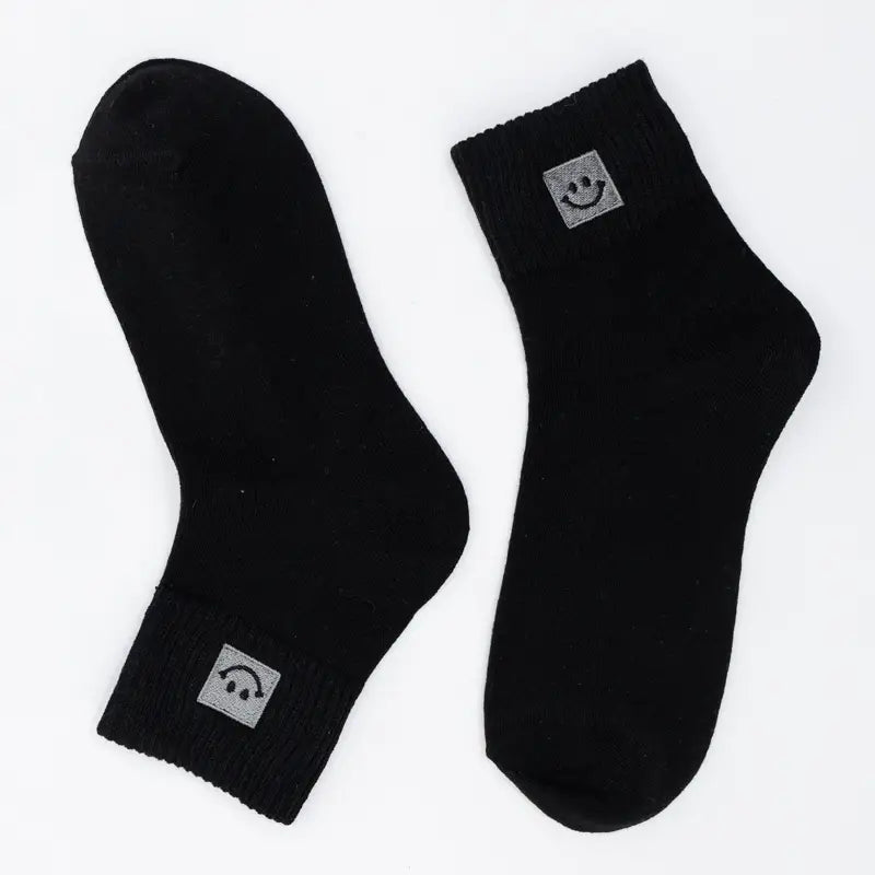 HAPPY FEET smiley-face socks