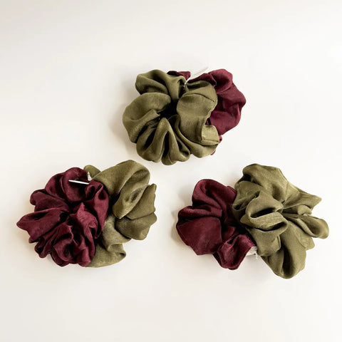 SUGAR & SPICE 2-pack satin scrunchies