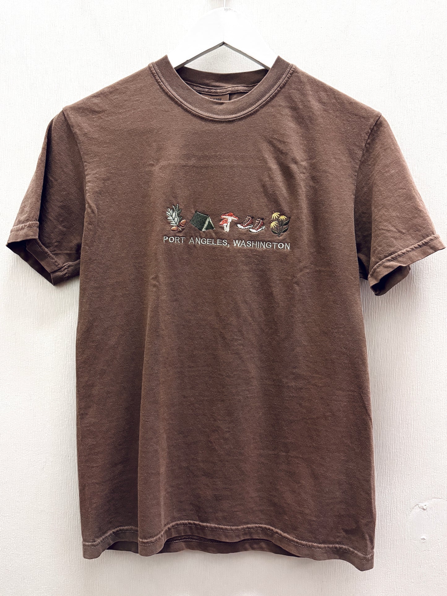 PORT ANGELES embroidered tee