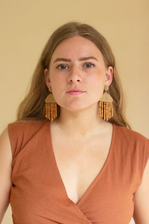 RAFFIA MANGO WOOD beaded earrings