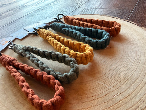 MINI LOOP macrame keychain