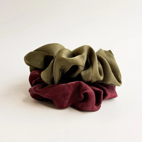 SUGAR & SPICE 2-pack satin scrunchies